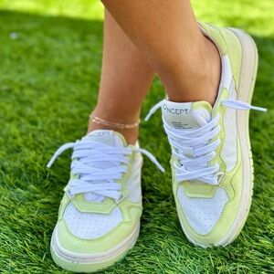 New in box! Oncept women Phoenix leather lace up sneaker in cool matcha